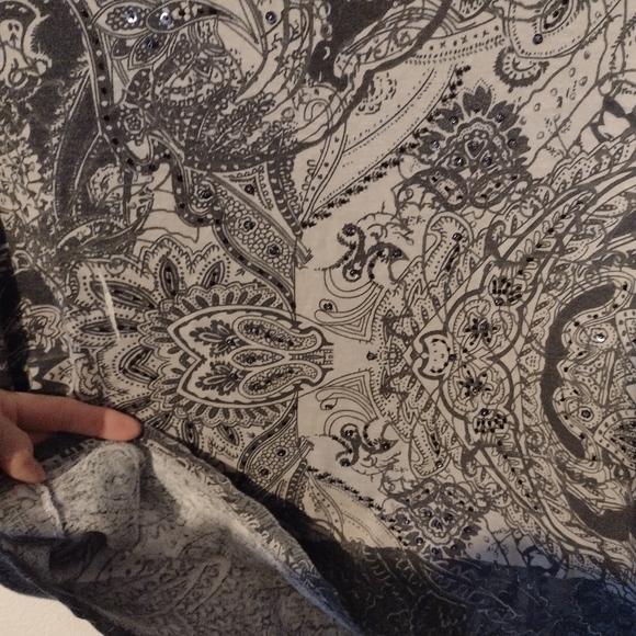 Beaded Paisley Petite cotton tee grays and black - Picture 7 of 11